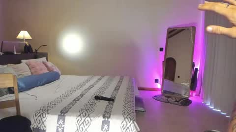 Snapshot of holy_khloe chatting on April 2026 02:37:02 AM Kira Purrr online show from April 2026 02:37:02 AM