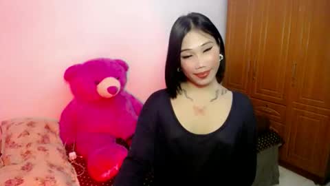 holy_samyx online show from January 2026 01:05:02 PM