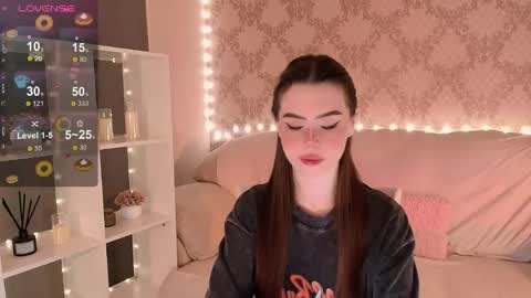 Mia online show from April 2026 03:32:01 AM