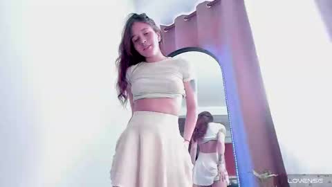 honeeeey_ online show from February 2025 10:04:02 PM