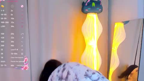 Snapshot of honeey_beee chatting on October 2025 07:43:01 PM May online show from October 2025 07:43:01 PM