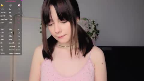 Snapshot of honeey_beee chatting on November 2025 08:44:01 PM May online show from November 2025 08:44:01 PM