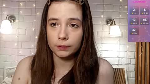 Snapshot of honeey_beee chatting on December 2025 04:23:01 PM May online show from December 2025 04:23:01 PM