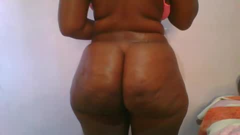 Snapshot of honey_beb chatting on October 2025 05:43:02 AM honey_beb online show from October 2025 05:43:02 AM