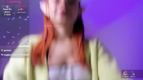 Snapshot of honey_bitee chatting on December 2025 07:55:01 PM Hi Im Annie vic Your dreams came true online show from December 2025 07:55:01 PM