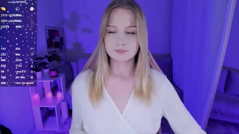 Snapshot of honey_blondee chatting on March 2026 10:05:01 PM Tammy online show from March 2026 10:05:01 PM