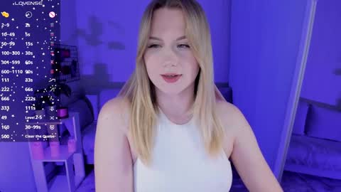 Snapshot of honey_blondee chatting on April 2026 09:46:01 PM Tammy online show from April 2026 09:46:01 PM