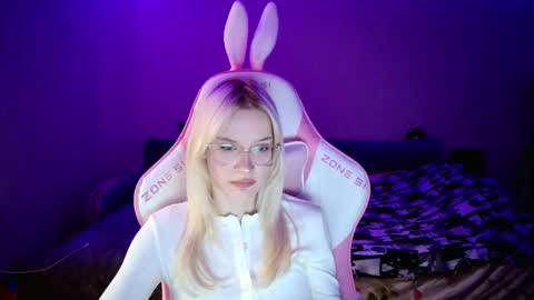 Snapshot of honey_bold chatting on December 2025 10:13:01 AM honey_bold online show from December 2025 10:13:01 AM