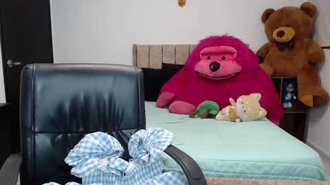 Snapshot of honey_hypnotic chatting on January 2025 04:35:01 PM honey_hypnotic online show from January 2025 04:35:01 PM