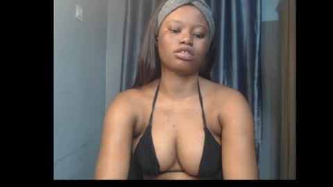 Snapshot of honey_juicydoll chatting on July 2026 07:12:01 AM Sonia online show from July 2026 07:12:01 AM