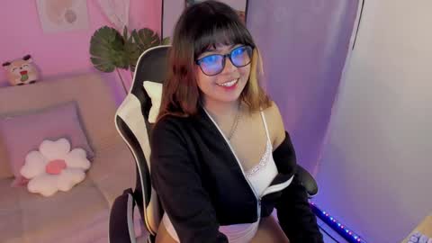 Snapshot of honey_m0on chatting on June 2026 06:54:02 PM Milenka online show from June 2026 06:54:02 PM