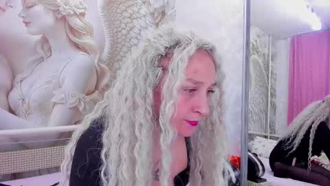 Snapshot of honey_rabbits chatting on January 2026 05:27:02 PM CHRISTIE and HERALD online show from January 2026 05:27:02 PM