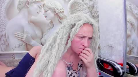 Snapshot of honey_rabbits chatting on January 2026 11:56:01 AM CHRISTIE and HERALD online show from January 2026 11:56:01 AM