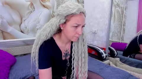 Snapshot of honey_rabbits chatting on January 2026 11:26:01 AM CHRISTIE and HERALD online show from January 2026 11:26:01 AM