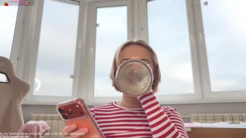 Snapshot of honey_sunshine chatting on November 2025 10:48:01 AM Jenyanew vid how I squirt in forest in bio online show from November 2025 10:48:01 AM