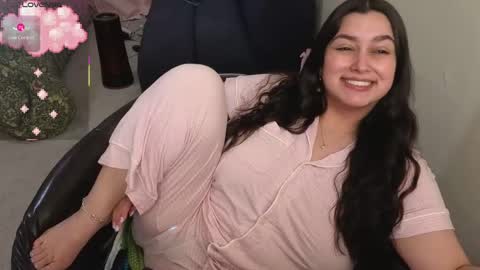 Snapshot of honey_tia chatting on April 2026 01:49:01 AM Tia online show from April 2026 01:49:01 AM