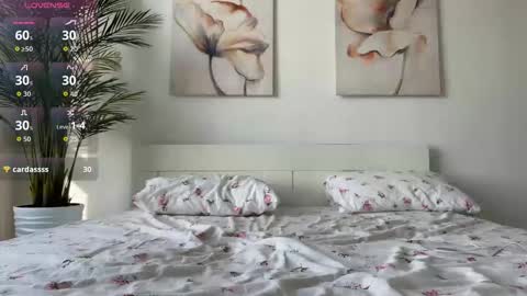 Snapshot of honey_wooman chatting on March 2026 02:06:01 AM Mia online show from March 2026 02:06:01 AM