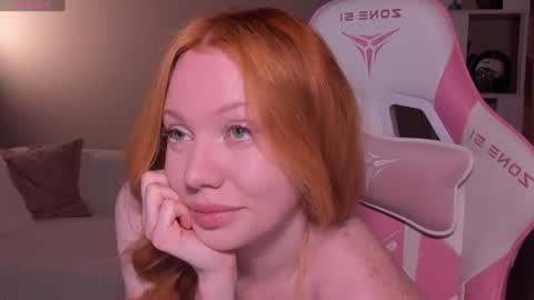 Snapshot of honeyautumn chatting on June 2026 02:43:02 PM honeyautumn online show from June 2026 02:43:02 PM