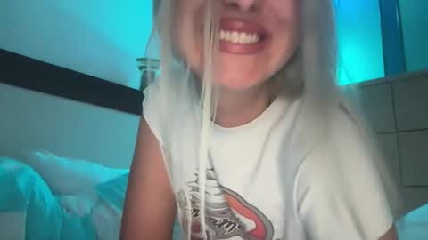 honeybun_z online show from December 2025 01:44:02 AM