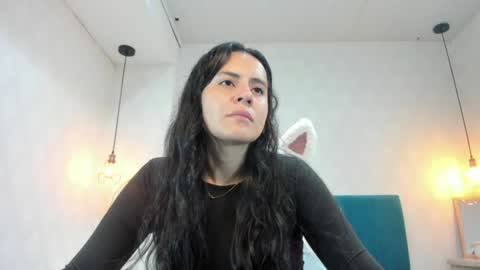 Snapshot of honeybuu_ chatting on July 2026 01:04:02 PM Emily online show from July 2026 01:04:02 PM