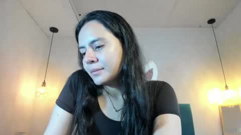 Snapshot of honeybuu_ chatting on July 2026 02:11:01 PM Emily online show from July 2026 02:11:01 PM