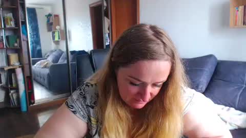 Snapshot of honeydewmolly chatting on June 2026 10:48:02 AM HoneydewMolly online show from June 2026 10:48:02 AM