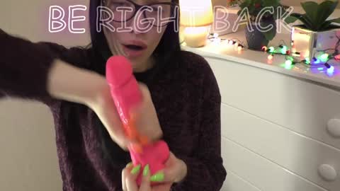 Caroline online show from December 2024 12:27:01 PM