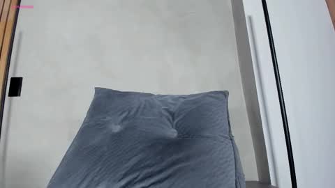 Sofia independent model online show from November 2025 11:29:01 AM