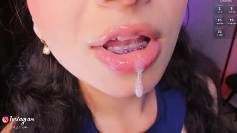 Snapshot of honeymoontea chatting on March 2026 01:18:01 AM online show from March 2026 01:18:01 AM