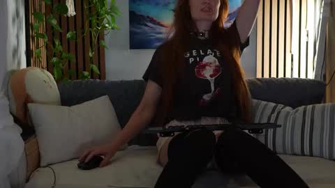 Snapshot of honeyumtoast chatting on October 2025 03:28:01 AM Noelle online show from October 2025 03:28:01 AM