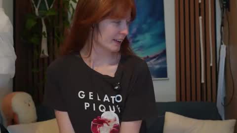 Snapshot of honeyumtoast chatting on November 2025 03:28:02 AM Noelle online show from November 2025 03:28:02 AM