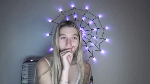 honeyveil online show from October 2025 01:00:02 AM