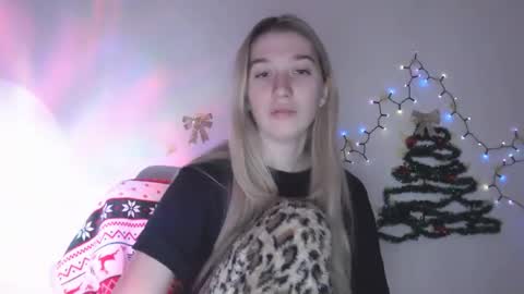 honeyveil online show from January 2026 01:04:02 PM