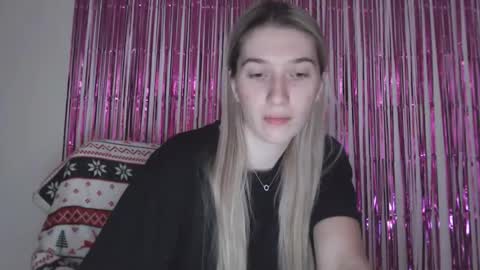 honeyveil online show from February 2026 01:07:01 PM