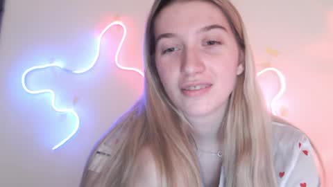 honeyveil online show from April 2026 03:09:01 PM