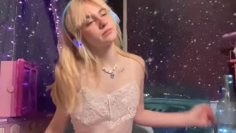 Snapshot of honeyxlimbed chatting on January 2025 08:22:01 AM Emi Rose online show from January 2025 08:22:01 AM