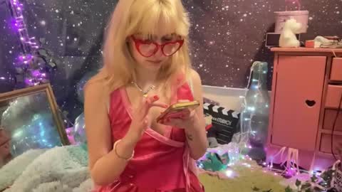 Snapshot of honeyxlimbed chatting on February 2025 06:40:01 AM Emi Rose online show from February 2025 06:40:01 AM