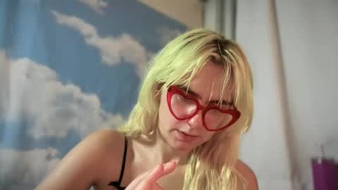 Snapshot of honeyxlimbed chatting on September 2025 07:31:01 AM Emi Rose online show from September 2025 07:31:01 AM