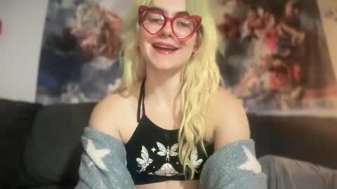 Snapshot of honeyxlimbed chatting on October 2025 03:18:02 AM Emi Rose online show from October 2025 03:18:02 AM