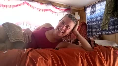 hoodoou online show from April 2026 09:23:01 PM