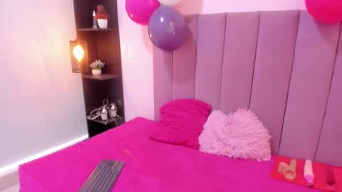 holly online show from November 2025 08:43:01 PM