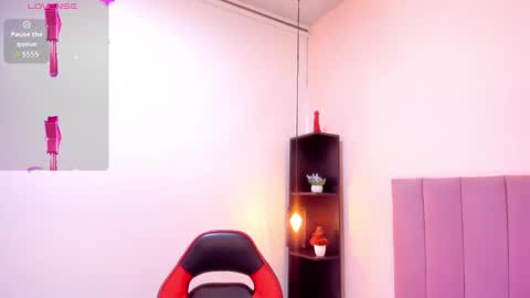 holly online show from November 2025 08:29:02 PM