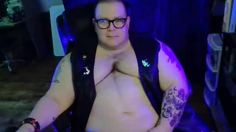 Snapshot of hoosierdaddyxl chatting on April 2026 05:15:02 PM Sir online show from April 2026 05:15:02 PM