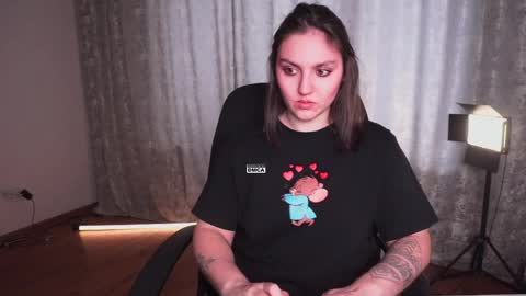 Snapshot of hoot_owl_cb chatting on April 2026 04:11:01 AM Karina online show from April 2026 04:11:01 AM