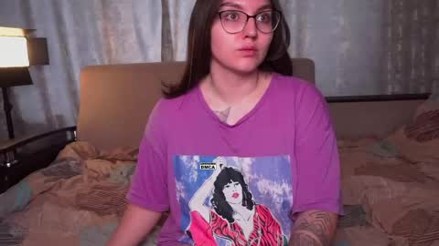 Snapshot of hoot_owl_cb chatting on April 2026 04:05:02 AM Karina online show from April 2026 04:05:02 AM