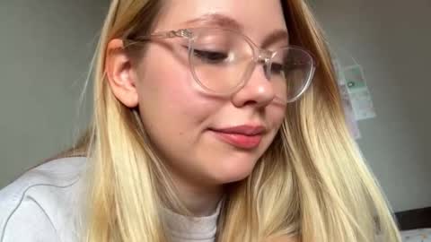 Audrey online show from September 2025 02:44:02 AM