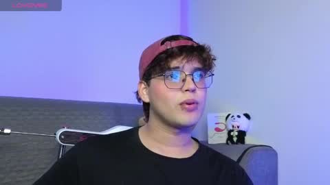 Snapshot of hornsgoat_ chatting on April 2026 08:06:02 PM Eduardo online show from April 2026 08:06:02 PM