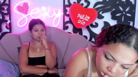 CATALINA Y LAURA  online show from February 2025 03:10:02 AM