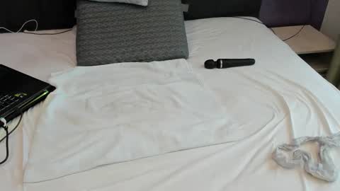 Olivia online show from April 2026 07:45:01 AM