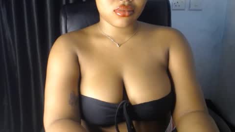Snapshot of horny_temptation_ chatting on November 2025 08:23:02 PM Miss Zanele online show from November 2025 08:23:02 PM